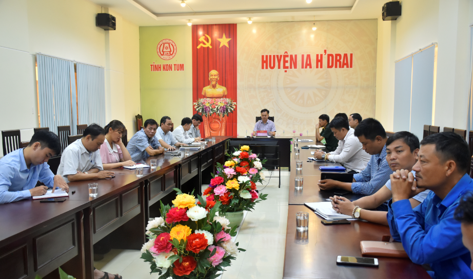 Huyện Ia H'Drai họp trực tuyến Ủy ban nhân dân tỉnh triển khai công tác phòng, chống lụt bão.