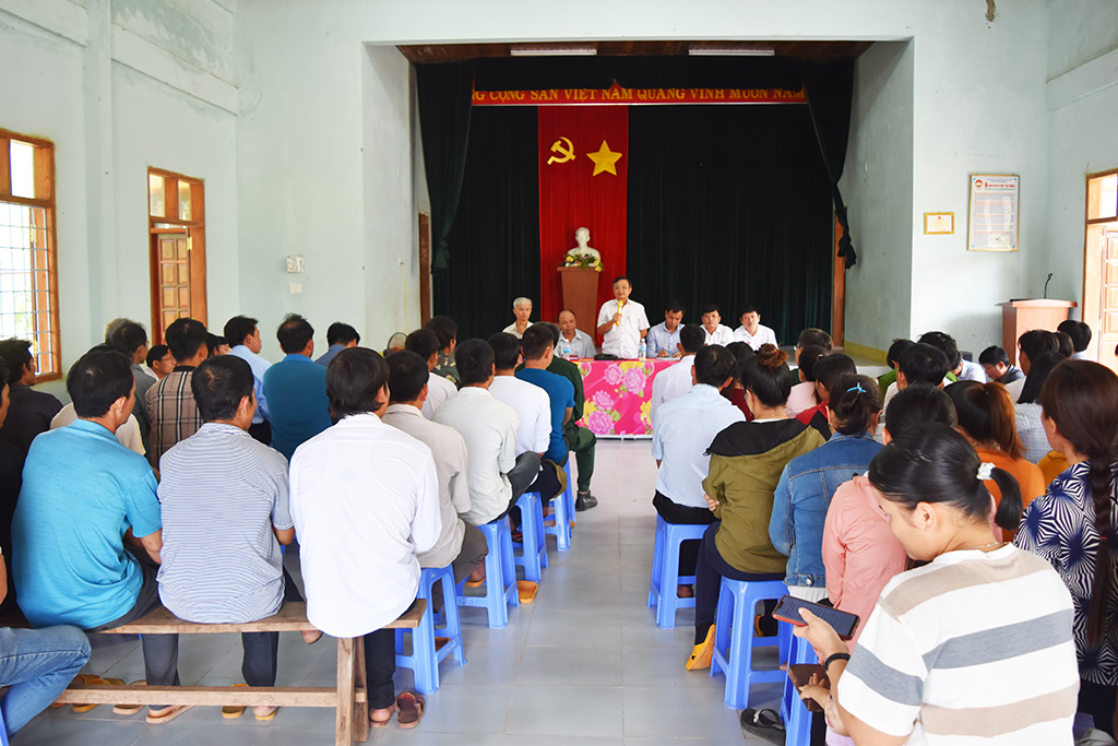 Đồng chí Bí thư Huyện ủy, Chủ tịch UBND huyện tiếp xúc, đối thoại trực tiếp cùng nhân dân thôn 3, xã Ia Dom