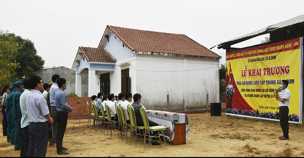 Khai trương trại gà dược liệu của Hợp tác xã nông nghiệp xây dựng Suối Cát tại xã Ia Dom