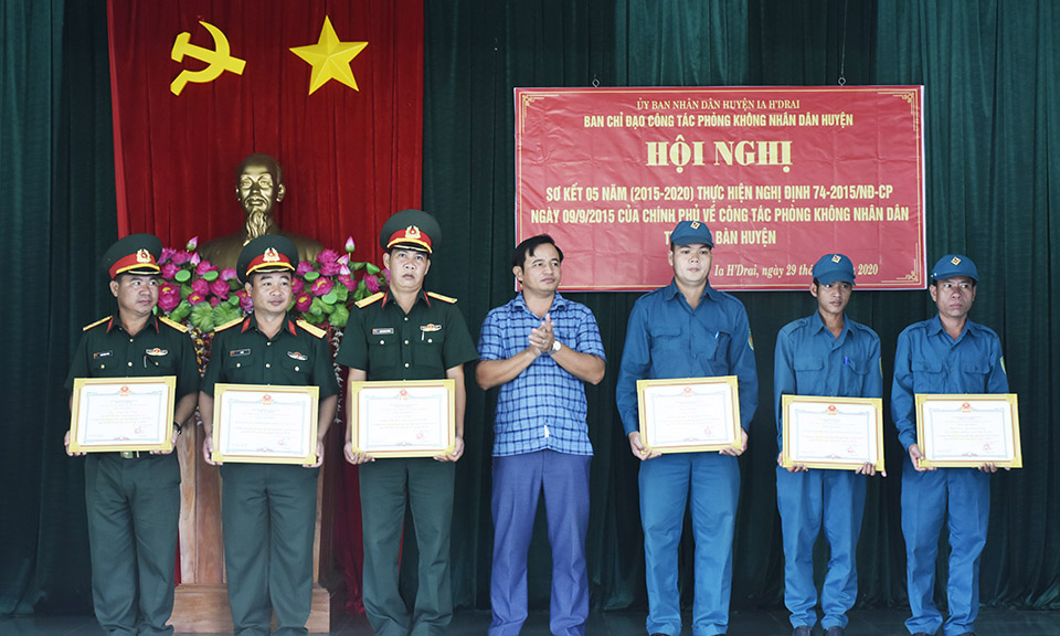 Hội nghị sơ kết Phòng không nhân dân giai đoạn 2015-2020