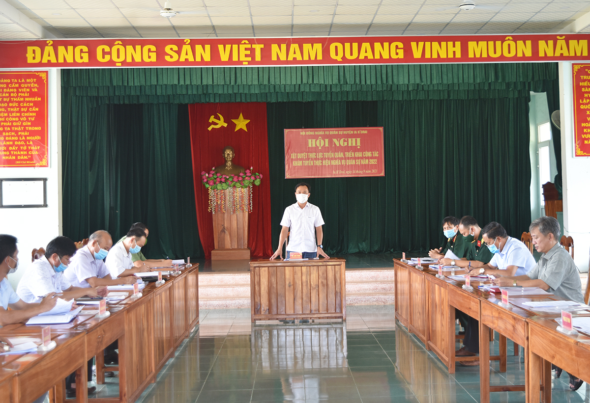 Hội nghị xét duyệt thực lực tuyển quân, triển khai công tác khám tuyển thực hiện nghĩa vụ quân sự năm 2022