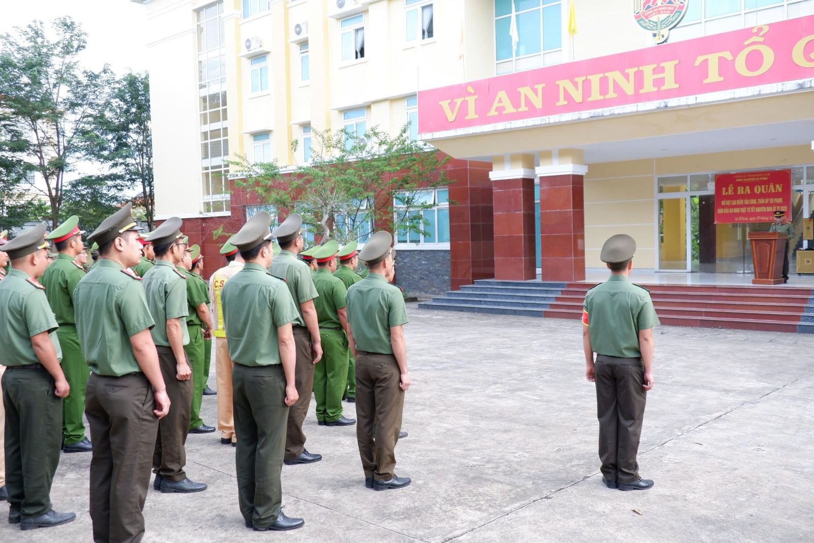 Ra quân thực hiện đợt cao điểm tấn công, trấn áp tội phạm, bảo đảm an ninh trật tự Tết Nguyên đán Ất Tỵ năm 2025