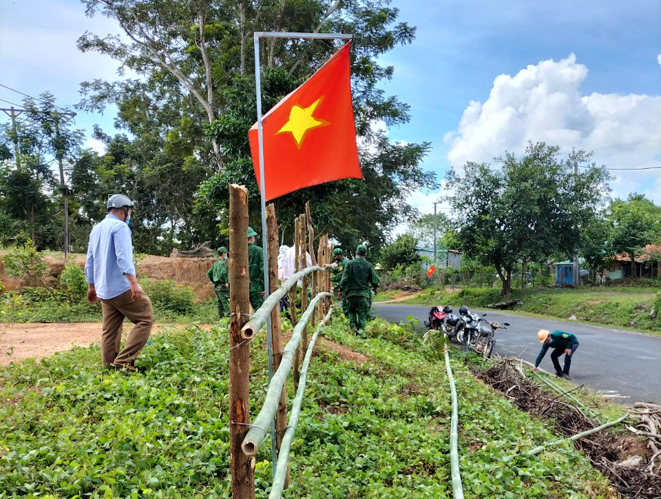 Ia Tơi: Phát động thực hiện tiêu chí số 17 tại thôn 8