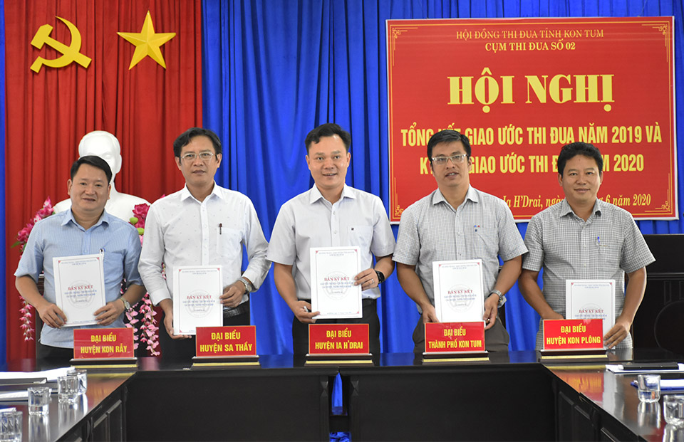 Cụm thi đua số 02: Tổng kết phong trào thi đua năm 2019 và ký kết giao ước thi đua năm 2020